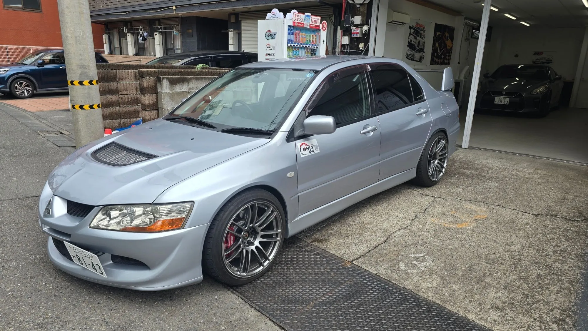 Mitsubishi Lancer Evolution VIII que j'ai louée à Tokyo